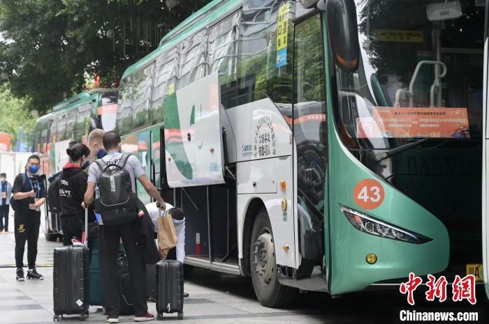 第22分钟，弗洛西诺内左路定位球机会，巴雷内切亚直接打门稍稍偏出近门柱。